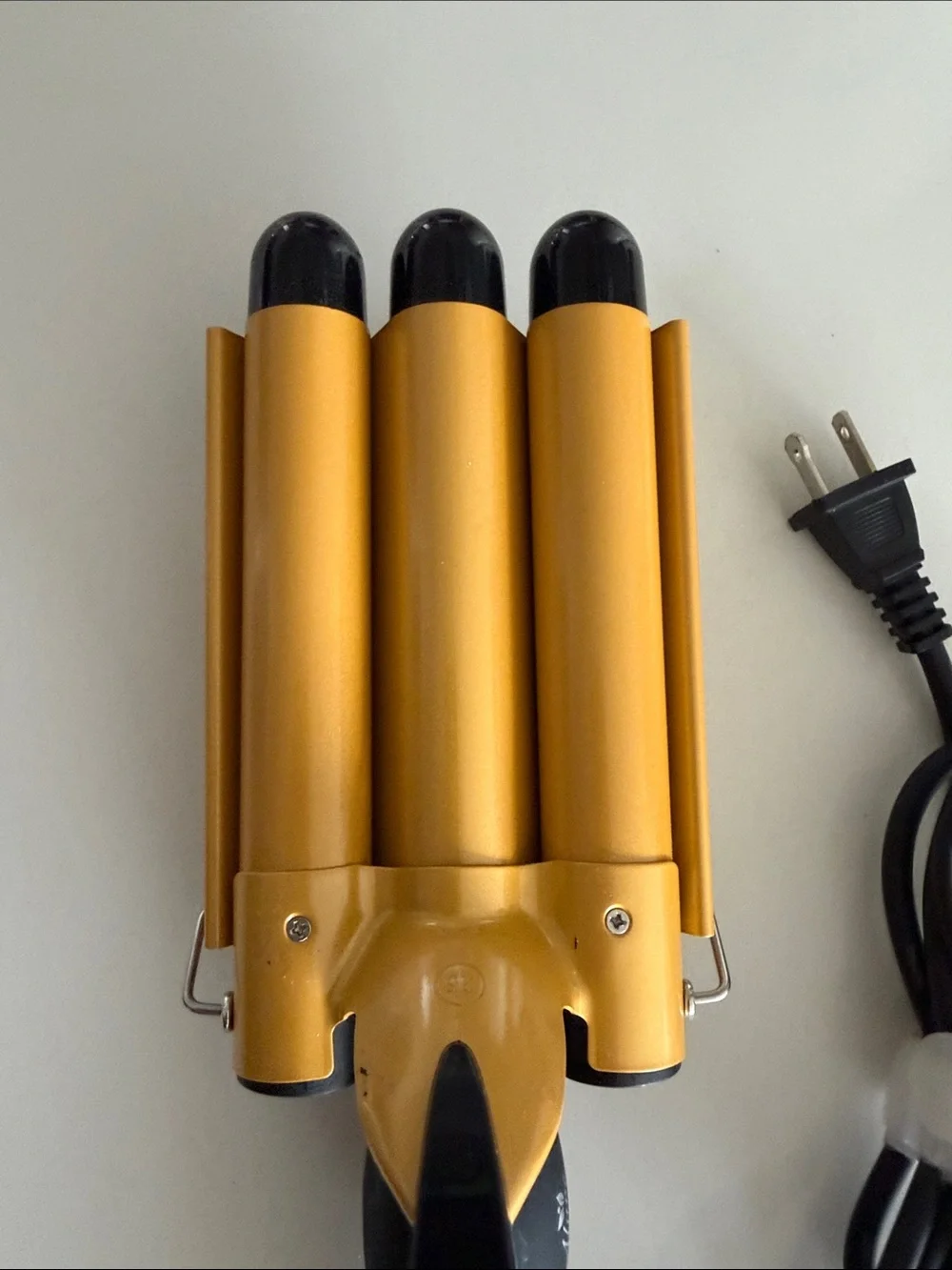 Alure Triple Barrel Hair Waver in Metallic Gold and Black